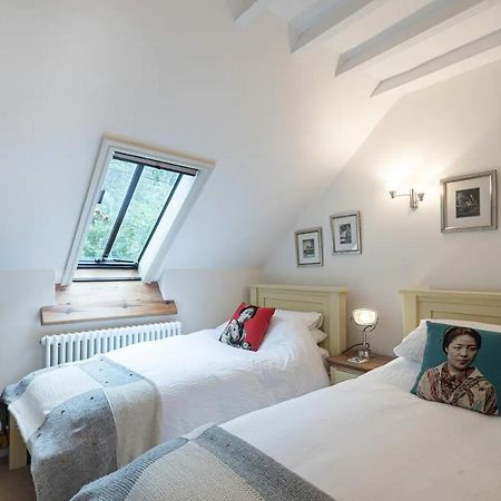 Converted Chapel, Stunning Sea & Mountain Views! Penmaen-mawr 외부 사진
