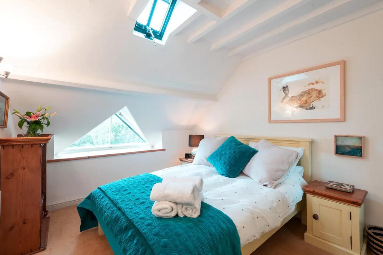 Converted Chapel, Stunning Sea & Mountain Views! Penmaen-mawr 외부 사진