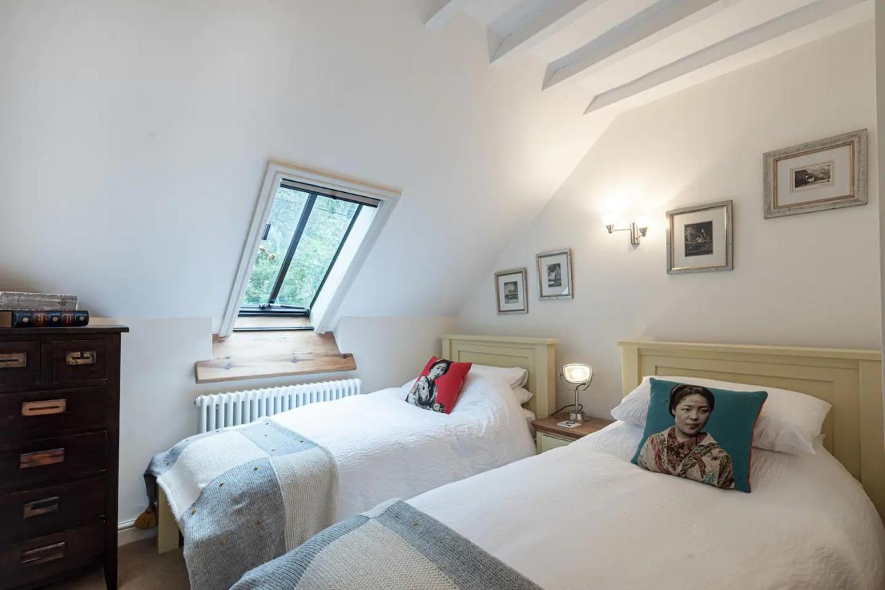 Converted Chapel, Stunning Sea & Mountain Views! Penmaen-mawr 외부 사진